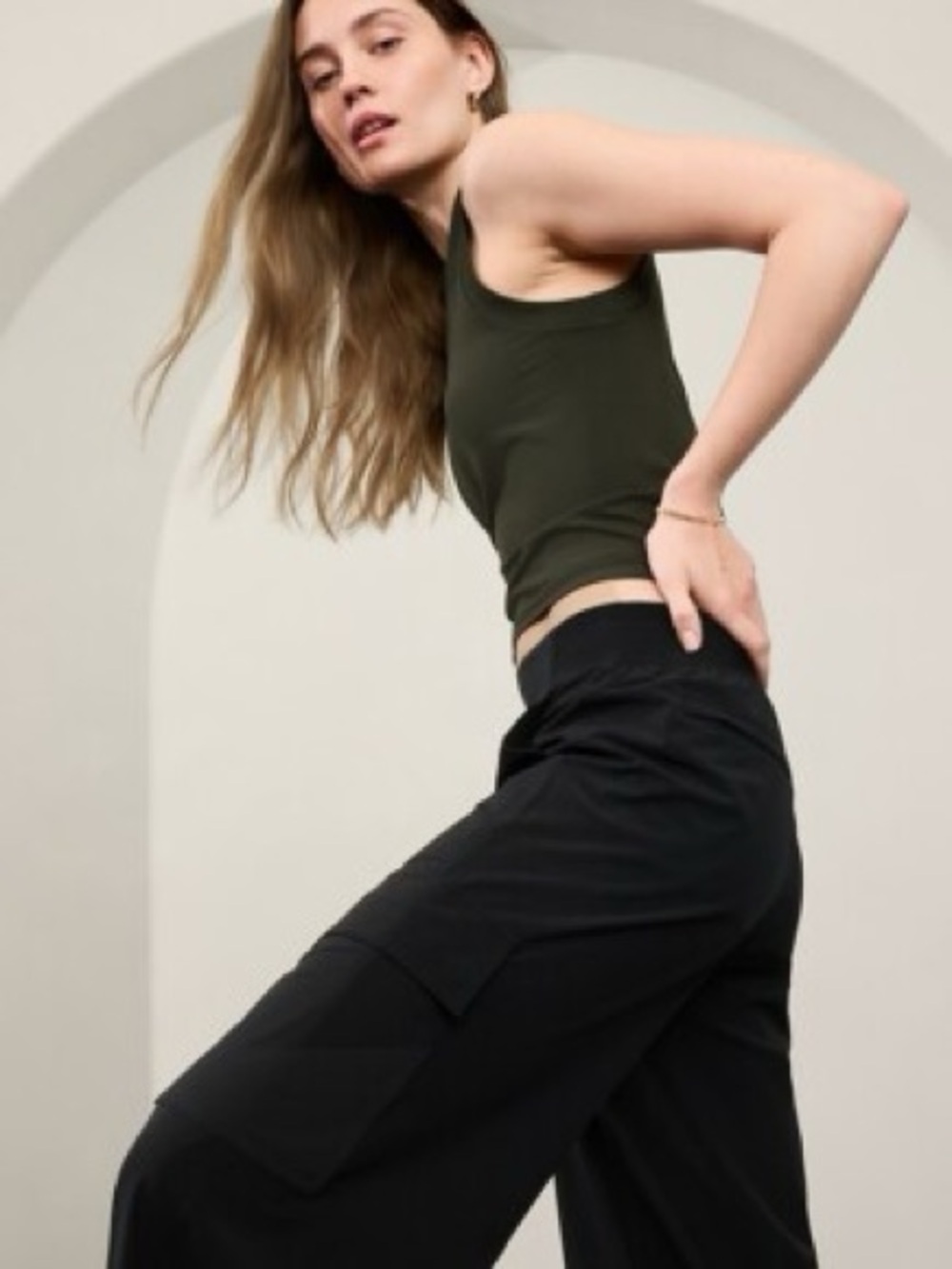 ATHLETA Brooklyn Heights High Rise Cargo Pant Wide Legs in Black - 0 Petite - Picture 12 of 12
